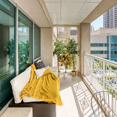 Maison Privee - Radiant Urban Retreat With Iconic Burj Khalifa Vws Дубай Экстерьер фото