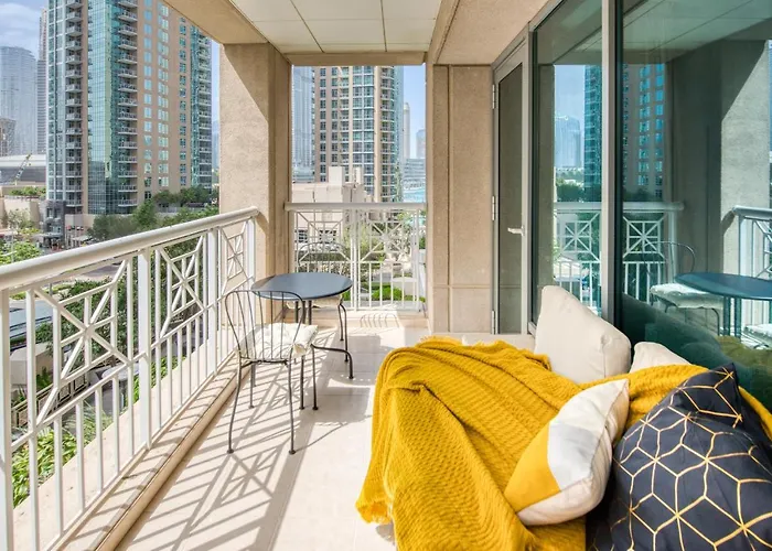 Maison Privee - Radiant Urban Retreat With Iconic Burj Khalifa Vws